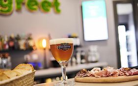 greet Hotel Rennes Pace